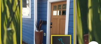 Downtown Stay at the Blue Tiny Twin