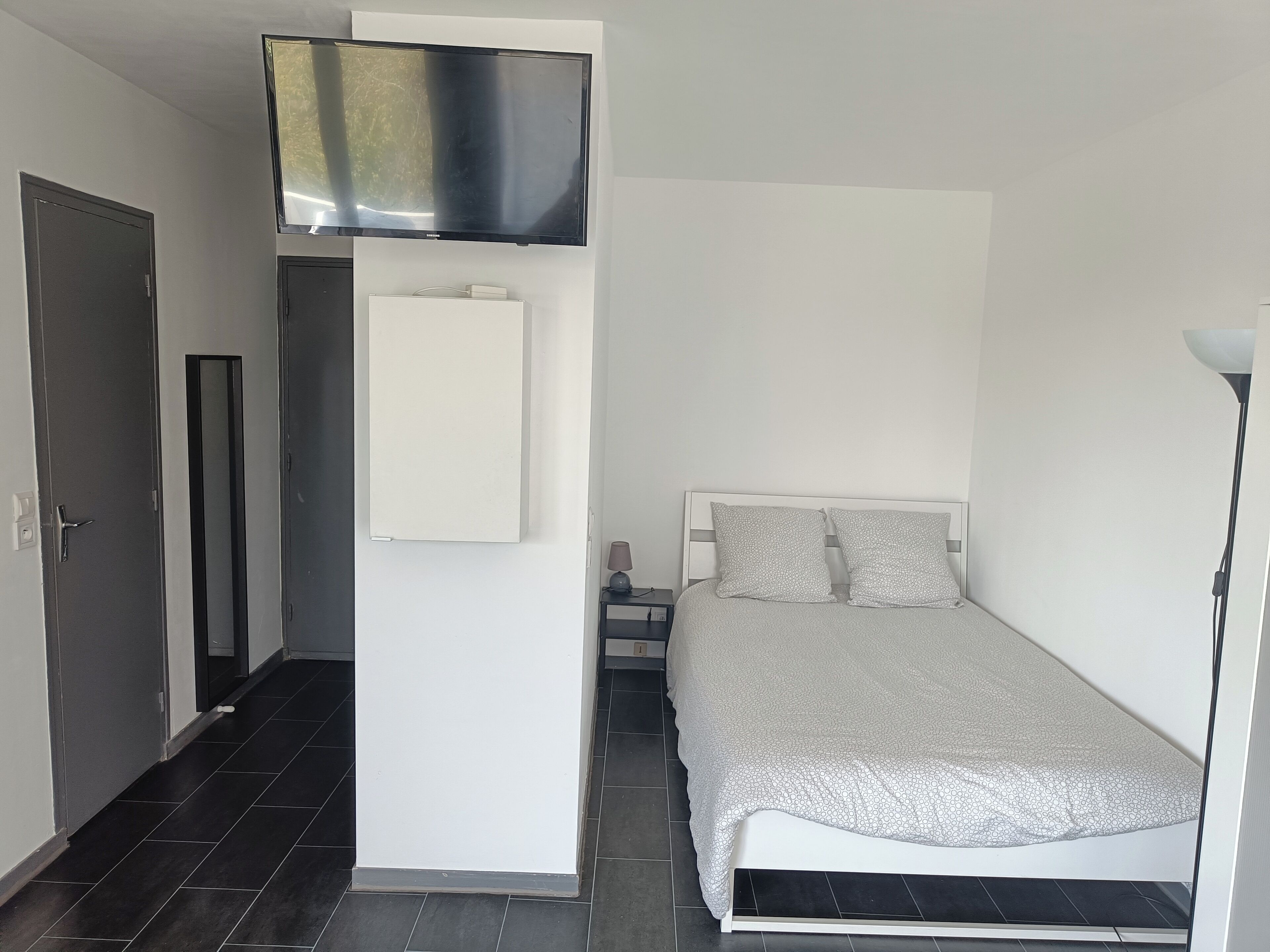 1 chambre, fer et planche à repasser, Wi-Fi gratuit, draps fournis