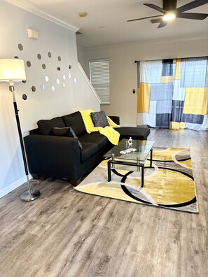 2 bedrooms, iron/ironing board, free WiFi - 2 Level Home Central  (Tampa)