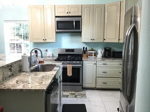 Mini-fridge, microwave, oven, dishwasher - A taste of Jamaica Lavern place  (Ocho Rios)