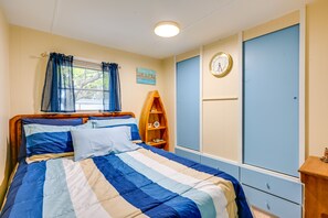 2 Schlafzimmer, Schreibtisch, Bügeleisen/Bügelbrett, Reisekinderbett