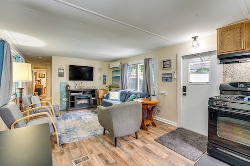 Walk to Lake Huron: Pet-Friendly Caseville Cottage