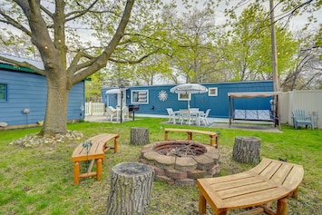 Caseville Vacation Rental | 2BR | 1BA | 800 Sq Ft | 3 Steps Required