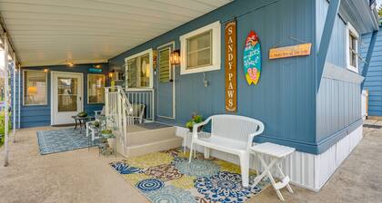 Walk to Lake Huron: Pet-Friendly Caseville Cottage