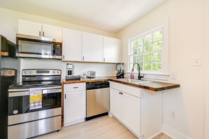 Fridge, microwave, stovetop, dishwasher - Winston-Salem Vacation Rental ~ 3 Mi to Downtown! (Winston-Salem)