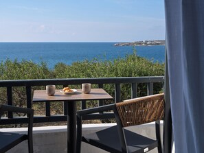 Deluxe Triple Room | Terrace/patio - PAROS FIVE SENSES (Paros)
