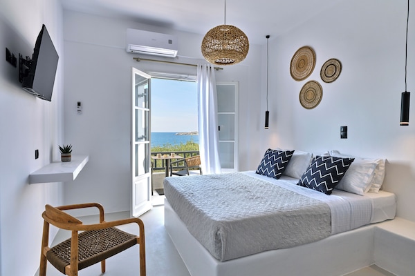 Double Room | In-room safe, laptop workspace, free WiFi, bed sheets