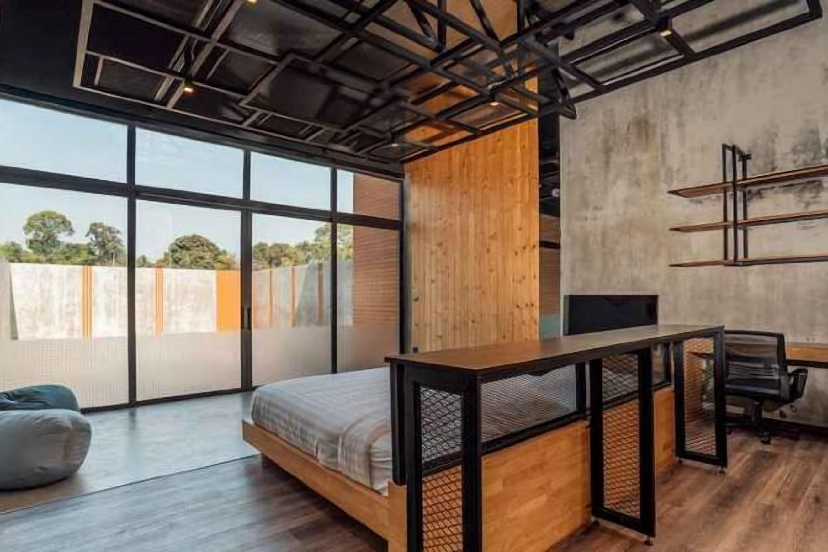 In-room safe, desk, laptop workspace, free WiFi