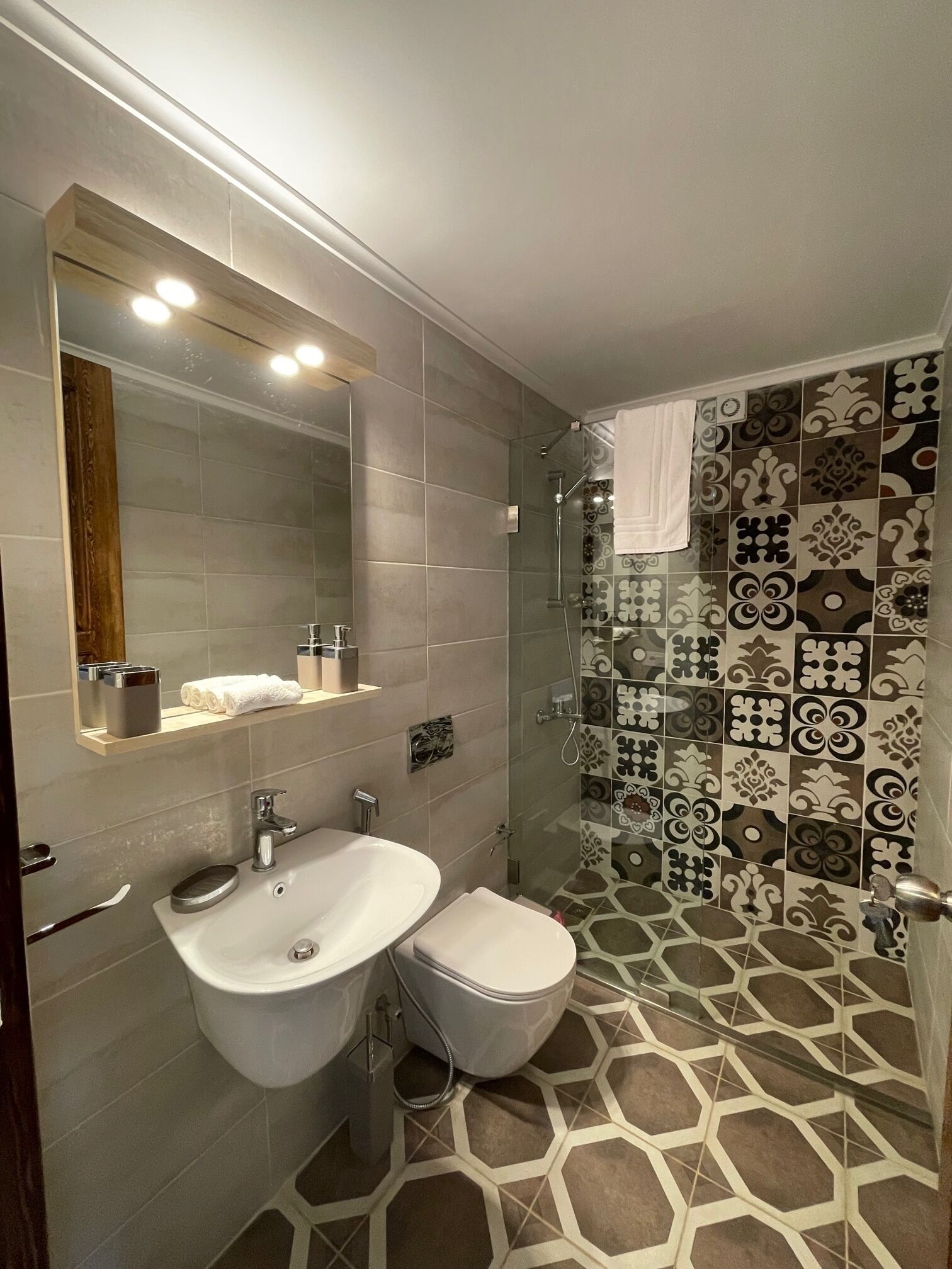 Nhà Duplex dành cho gia đình | Phòng tắm | Buồng tắm vòi sen, vòi sen phun mưa 