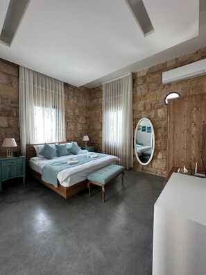 Deluxe Double Room | Iron/ironing board, free WiFi - Beit Laure (Enfeh)