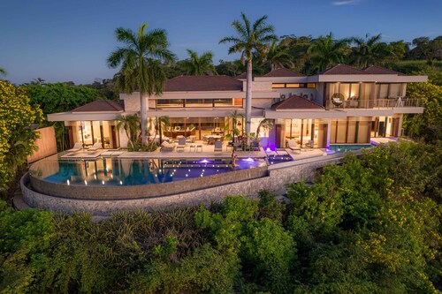 King Summit – Picture-Perfect Panorama from a Private Luxury Villa