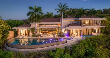 King Summit – Picture-Perfect Panorama from a Private Luxury Villa