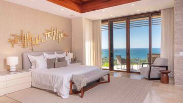 6 間睡房、房內夾萬、書桌、熨斗/熨衫板