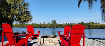 Welcome to Lakeview Oasis. Escape the city and embrace lakeside living.