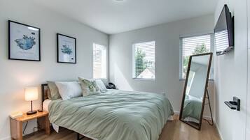 2 bedrooms, desk, iron/ironing board, free WiFi