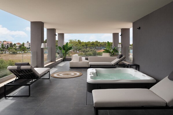 Bañera de hidromasaje interior