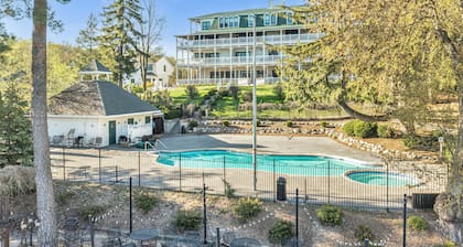 Pet Friendly Courtyard View