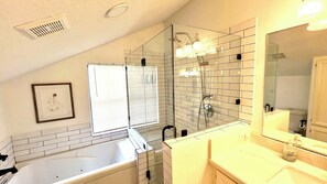 Dusche, Whirlpool, Bidet, Handtücher