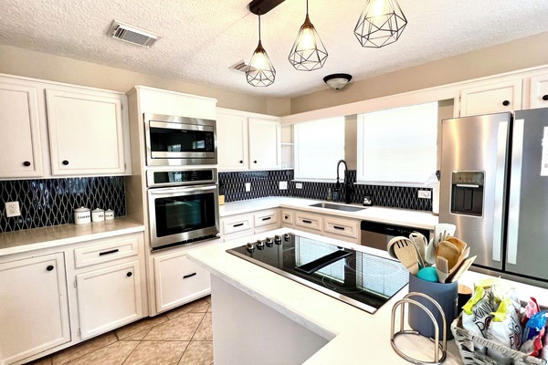 Refrigerador, microondas, horno, placa de cocina