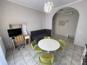 Télévision à écran plat