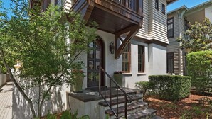 Exterior detail - AVAILABLE SHORTLY/PRIVATE BEACH-Mediterranean Ambiance-Open Living-4 Bikes (Rosemary Beach)