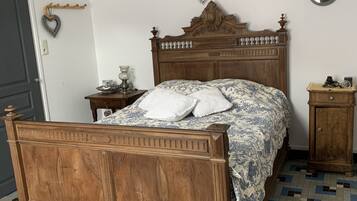 2 slaapkamers, een strijkplank/strijkijzer