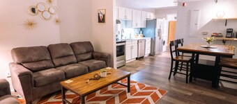 Downtown Lafayette Queen Suite