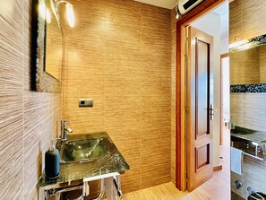 Bathtub, towels - Cardina CostaBravaSi - Pool, A/C, barbecue, views (Sant Feliu de Guíxols)