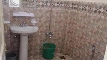 Deluxe Double or Twin Room | Bathroom | Shower, designer toiletries, towels, soap