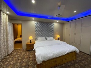 Deluxe-Doppel- oder -Zweibettzimmer | Kostenloses WLAN, Bettwäsche