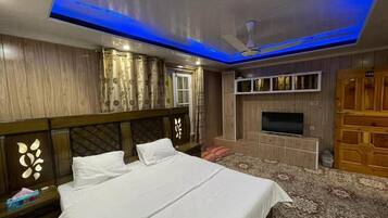 Deluxe Double or Twin Room | Free WiFi, bed sheets