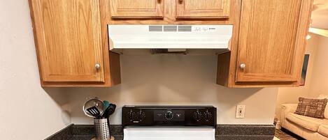 Fridge, microwave, stovetop, dishwasher