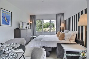 Iron/ironing board, free WiFi, bed sheets