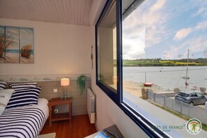 3 chambres, fer et planche à repasser, Wi-Fi gratuit, draps fournis