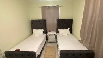 3 habitaciones y ropa de cama
