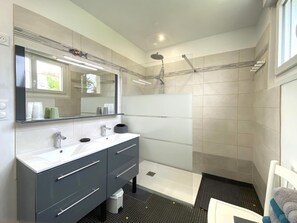 Shower, hair dryer - Lan-traou - Pleubian (PLEUBIAN)