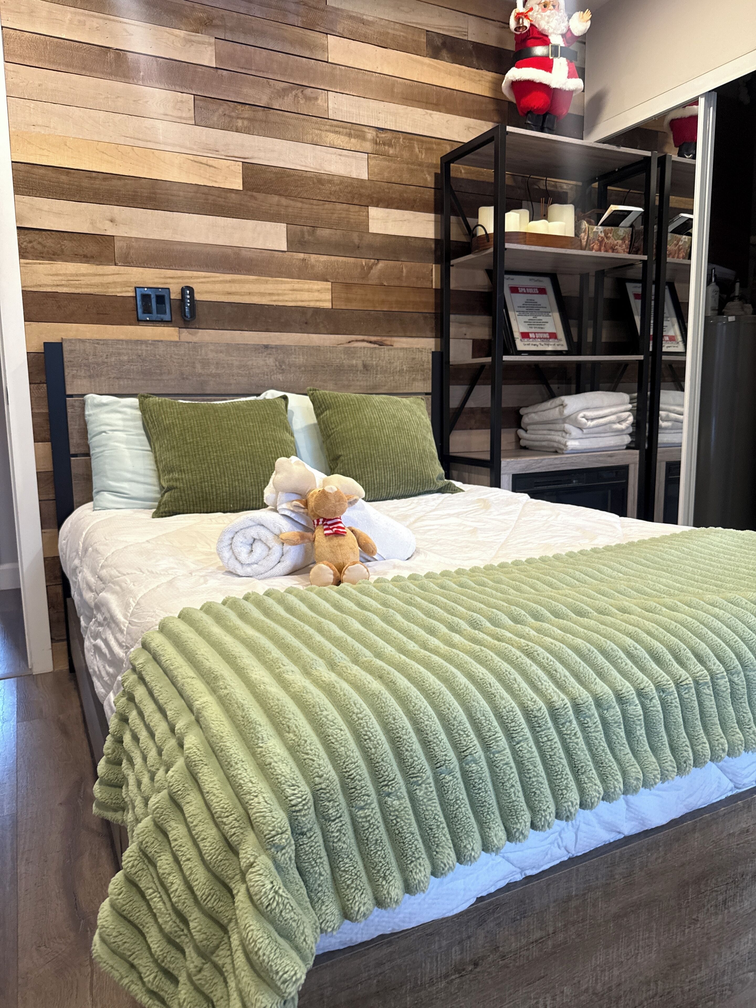 3 bedrooms, in-room safe, iron/ironing board, free WiFi