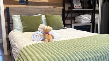 3 bedrooms, in-room safe, iron/ironing board, free WiFi