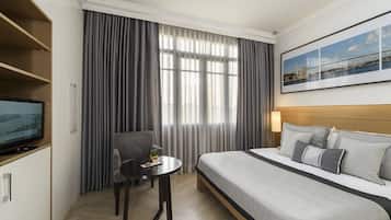 Standard Double Room | 1 bedroom, in-room safe, desk, laptop workspace