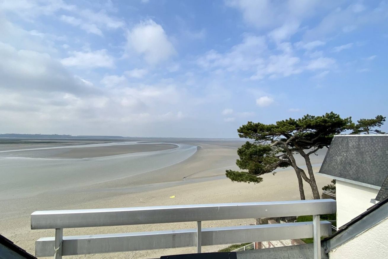 Beach nearby, beach towels