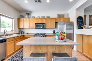 Mikrowelle, Ofen, Herdplatte, Geschirrspüler