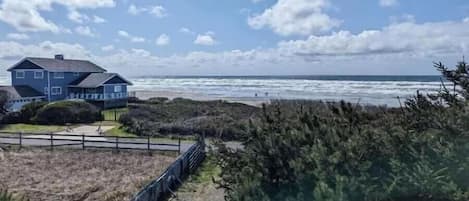 Parkplätze auf dem Gelände, Auto empfohlen