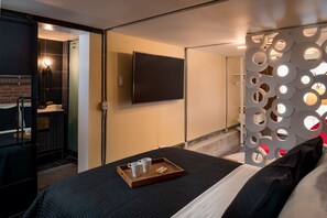 1 bedroom, iron/ironing board, free WiFi, bed sheets - Queen Anne New Design Studio, 8days max. (Seattle)