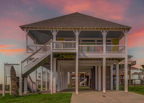 Exterior - Seaside Escape, Dog Friendly (Crystal Beach)