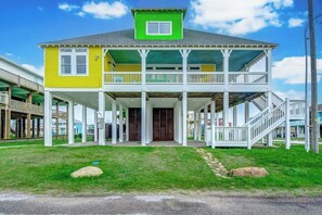 Exterior - Seaside Escape, Dog Friendly (Crystal Beach)
