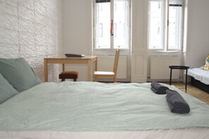 2 bedrooms, desk, iron/ironing board, free WiFi