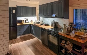 Fridge, stovetop, dishwasher, coffee/tea maker