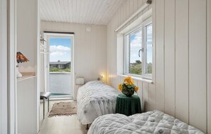 3 bedrooms, travel cot, free WiFi