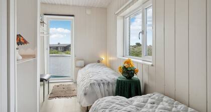 Stunning home in Løkken with sauna