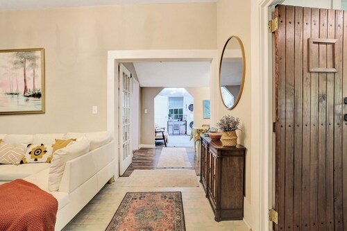 Cozy High Springs Retreat Near Blue Springs, Renovated Pet-Friendly Backyard!